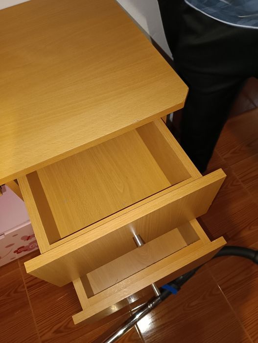 Secretaria com duas gavetas