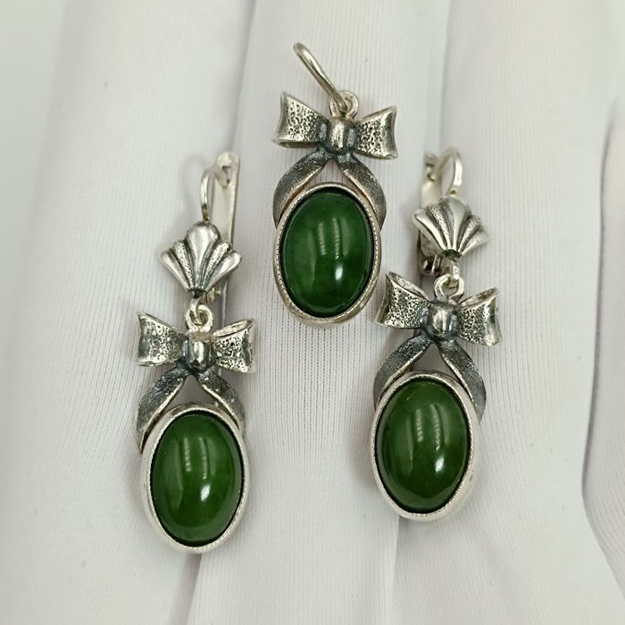 Советский серебряный набор серьги и кулон 925 пробы (:3ХЮ) с нефритом
