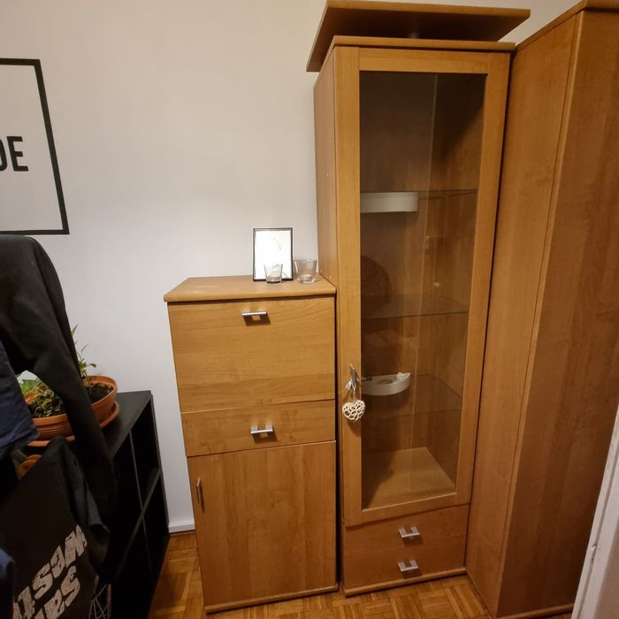 Zestaw witryna podświetlana i komoda