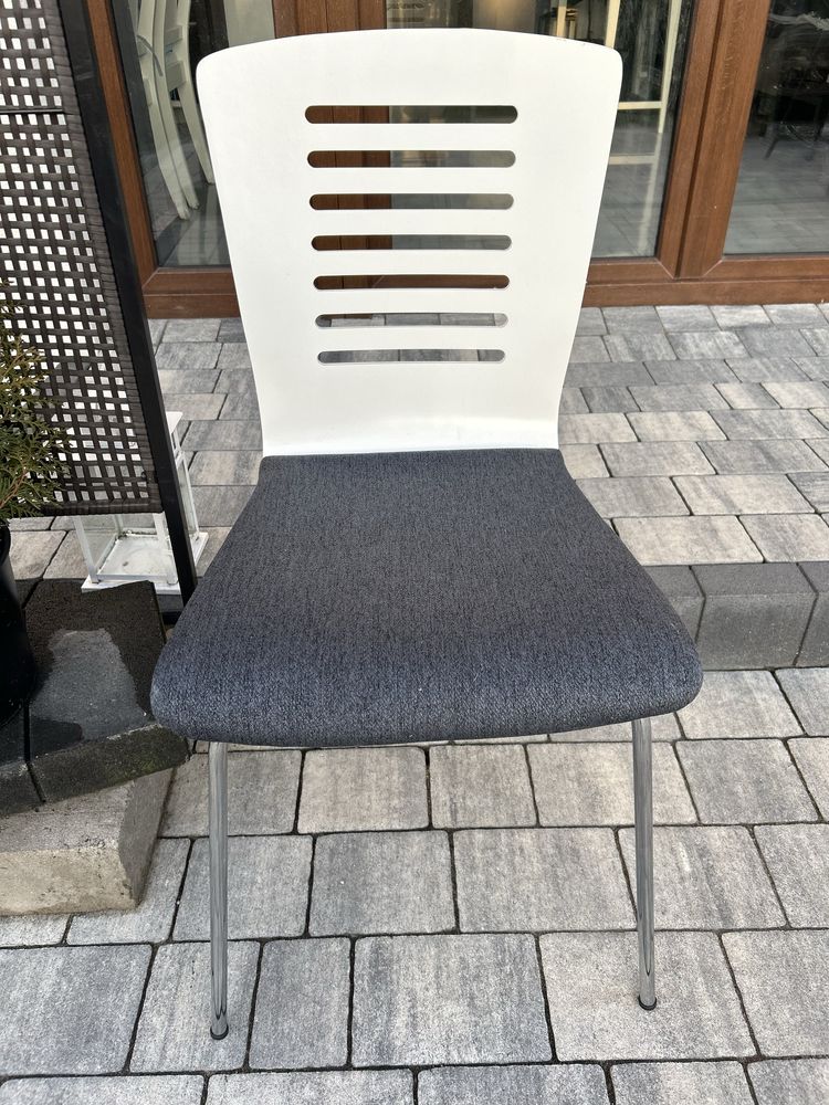 Krzeslo Nowe materialowo drewniane 1 szt