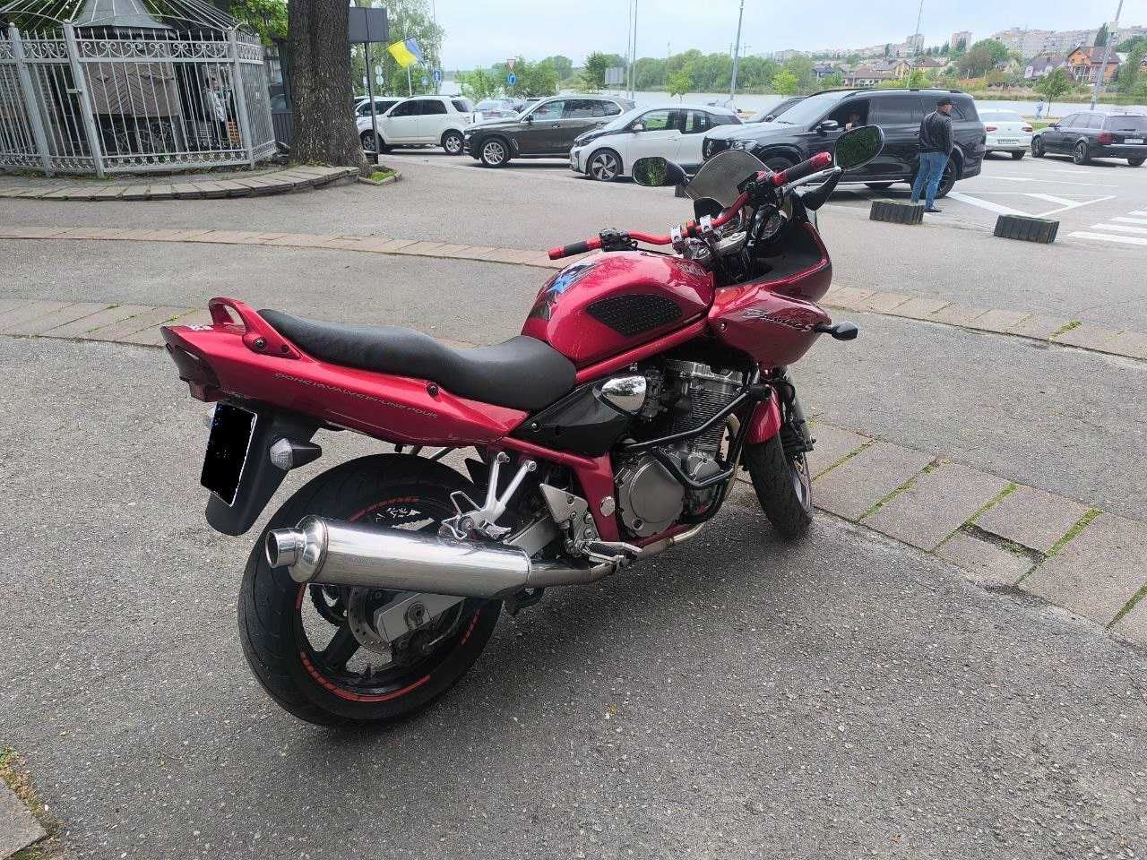Suzuki GSF 600 Bandit S 2002 на повному бойову ходу