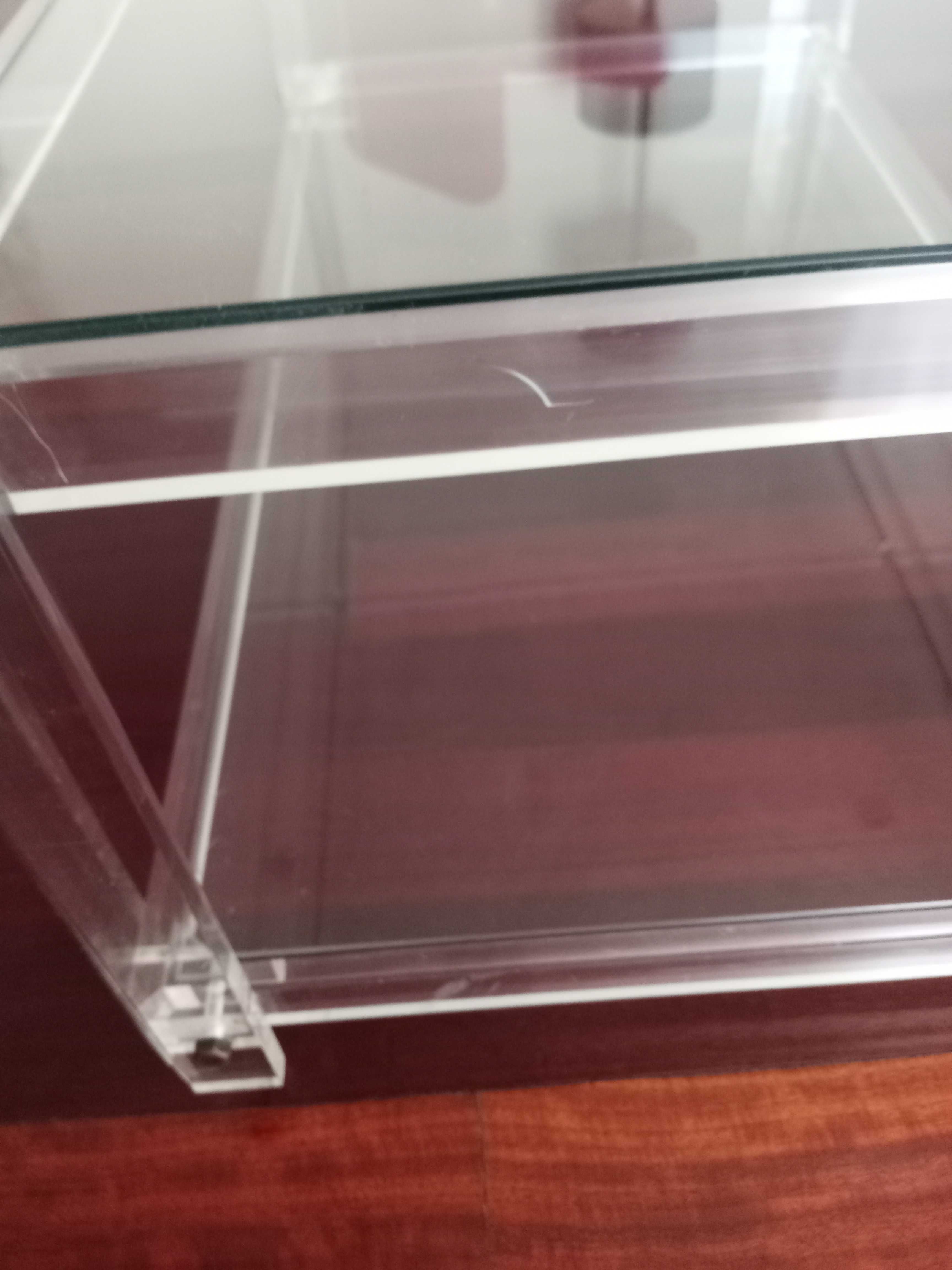 Mesa  Centro em Acrílico com dois Vidros