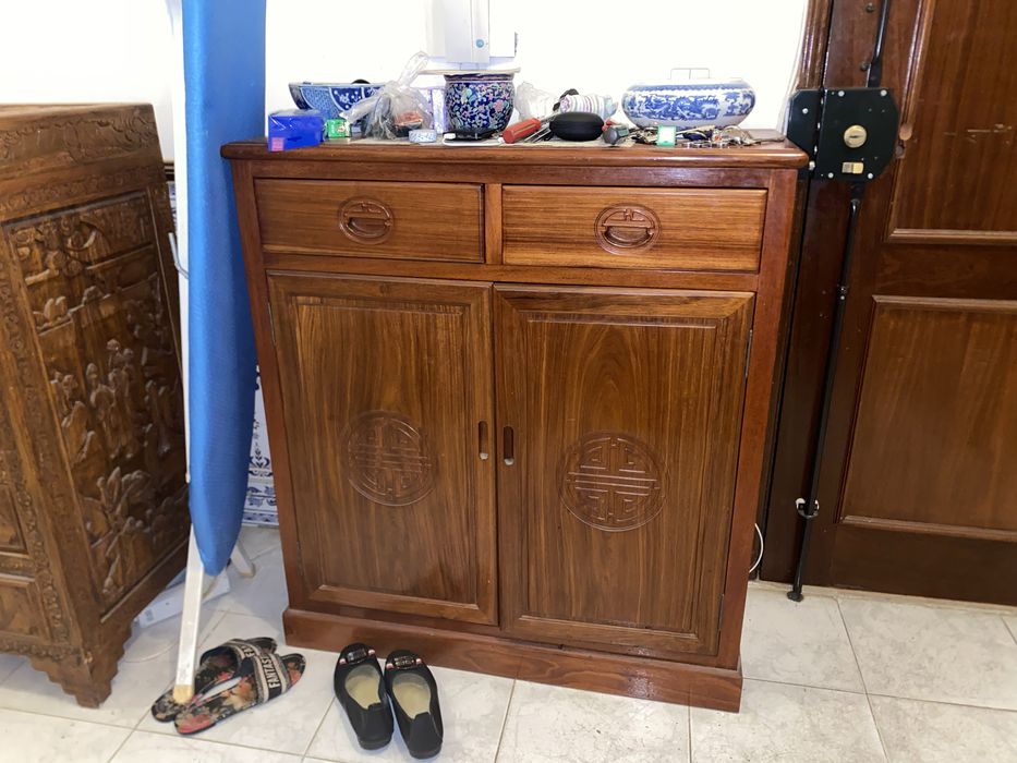 Sapateira em Madeira