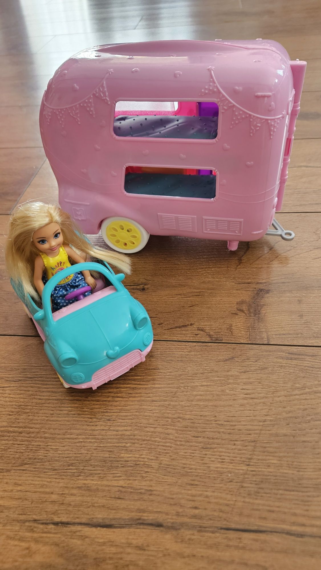 Barbie Chelsea z przyczepą kempingową + akcesoria