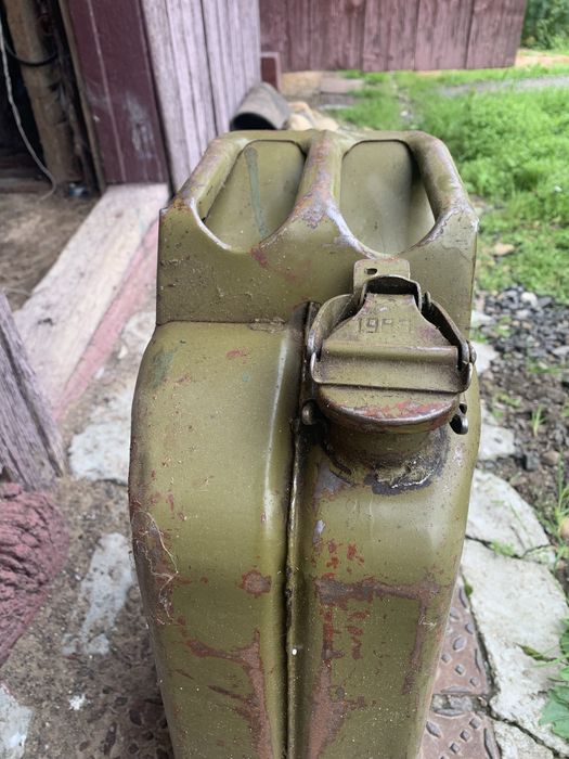 каністи 20-літрові