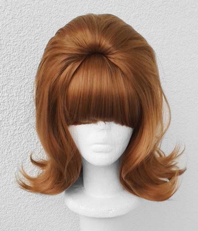 Brązowa ruda peruka fryzura lata 60 70 te natapirowana Peggy Bundy wig