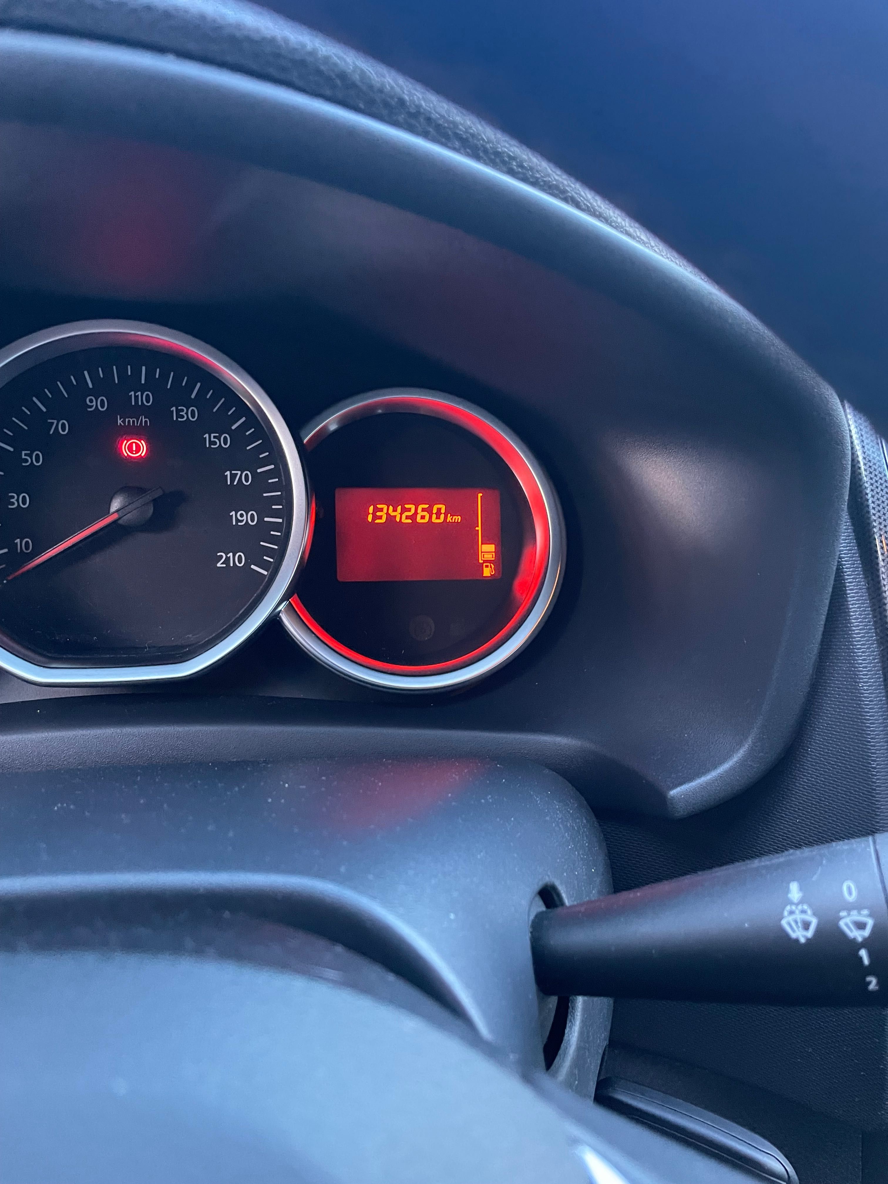 Carro semi novo, manutenção em dia - oportunidade única!