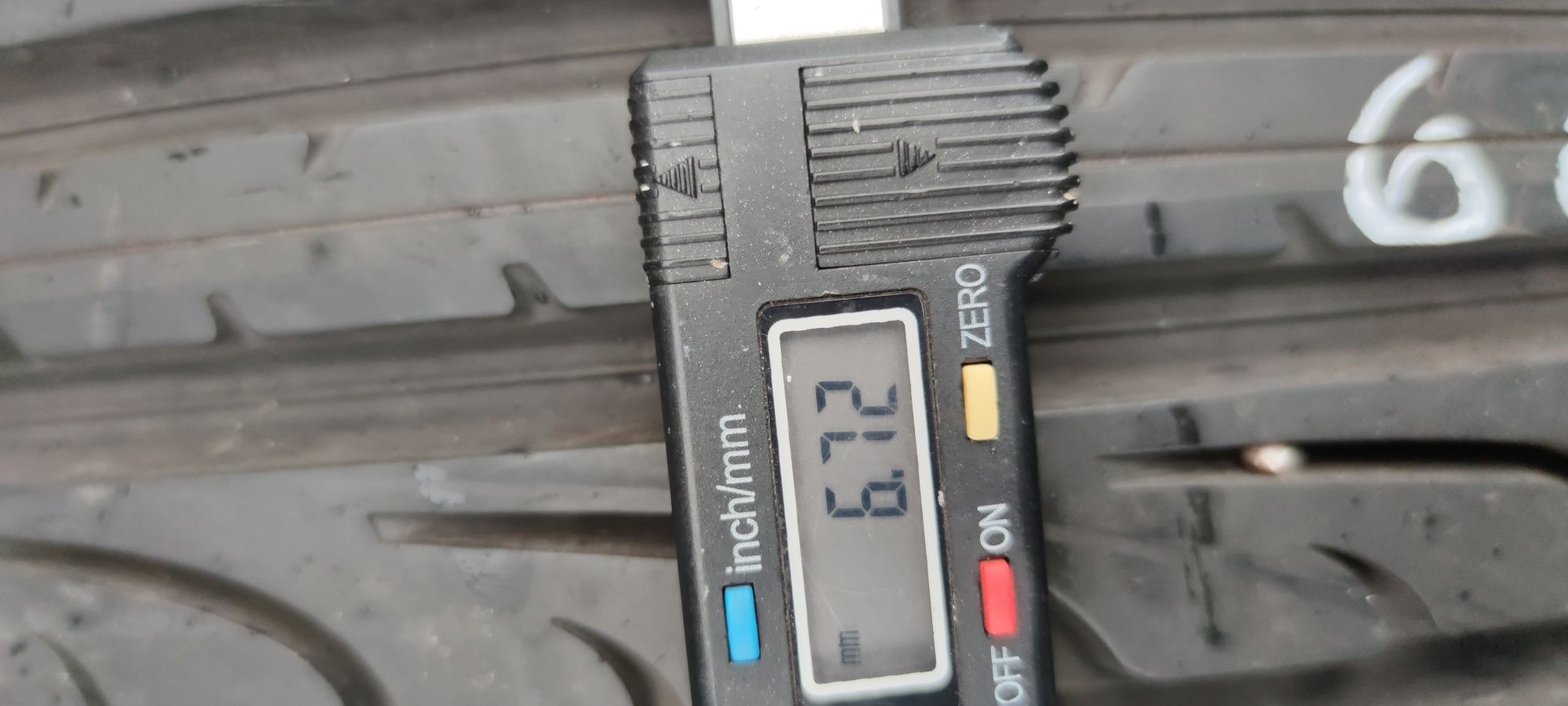 opony lato 215x40x17 DUNLOP 4szt 600zł 2013r