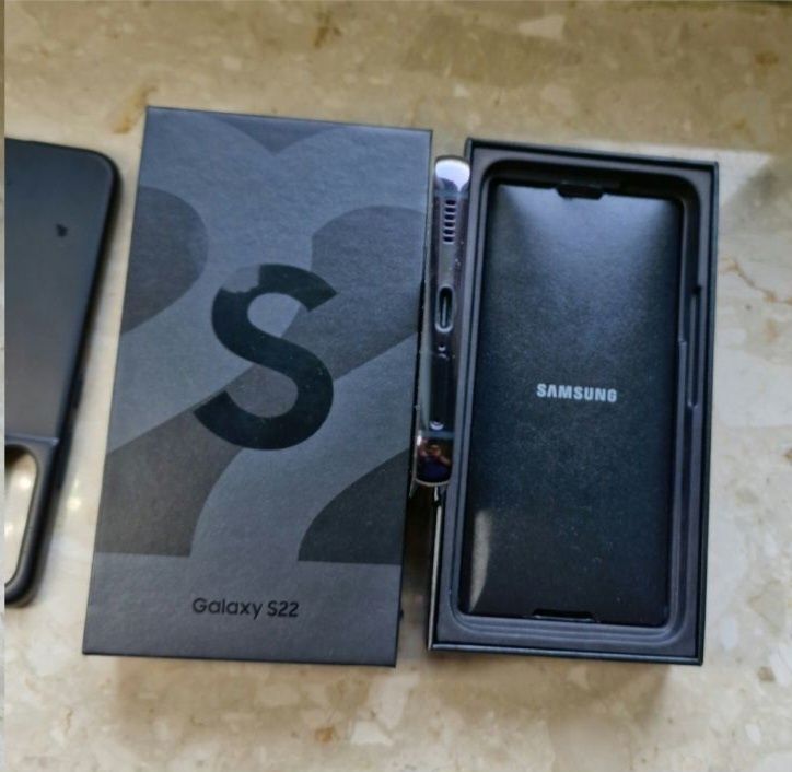 Samsung S22 5G - 8/256Гб, 6.1" офіційний, 2 сім + еСім!