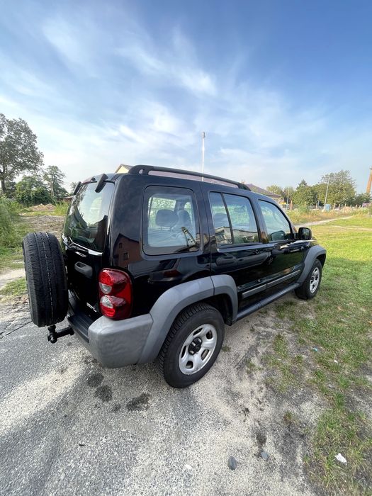 Jeep Liberty Sport 3.7 B+G naped tyl
