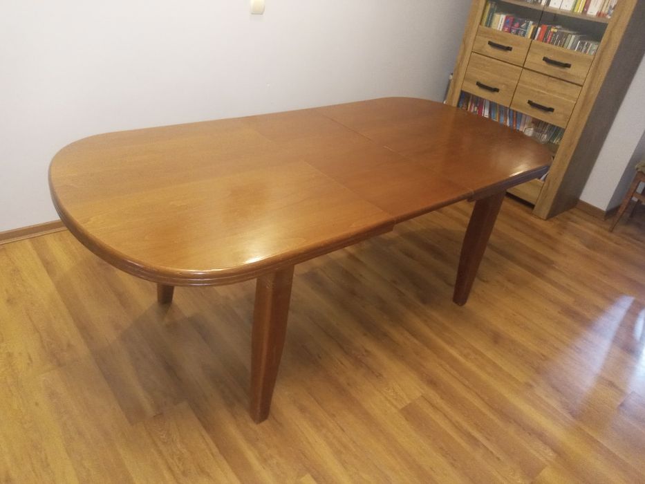 Stół rozkładany do salonu