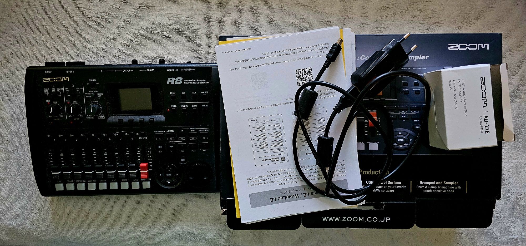 Zoom R8 Recorder, Sampler, Interface, Controller