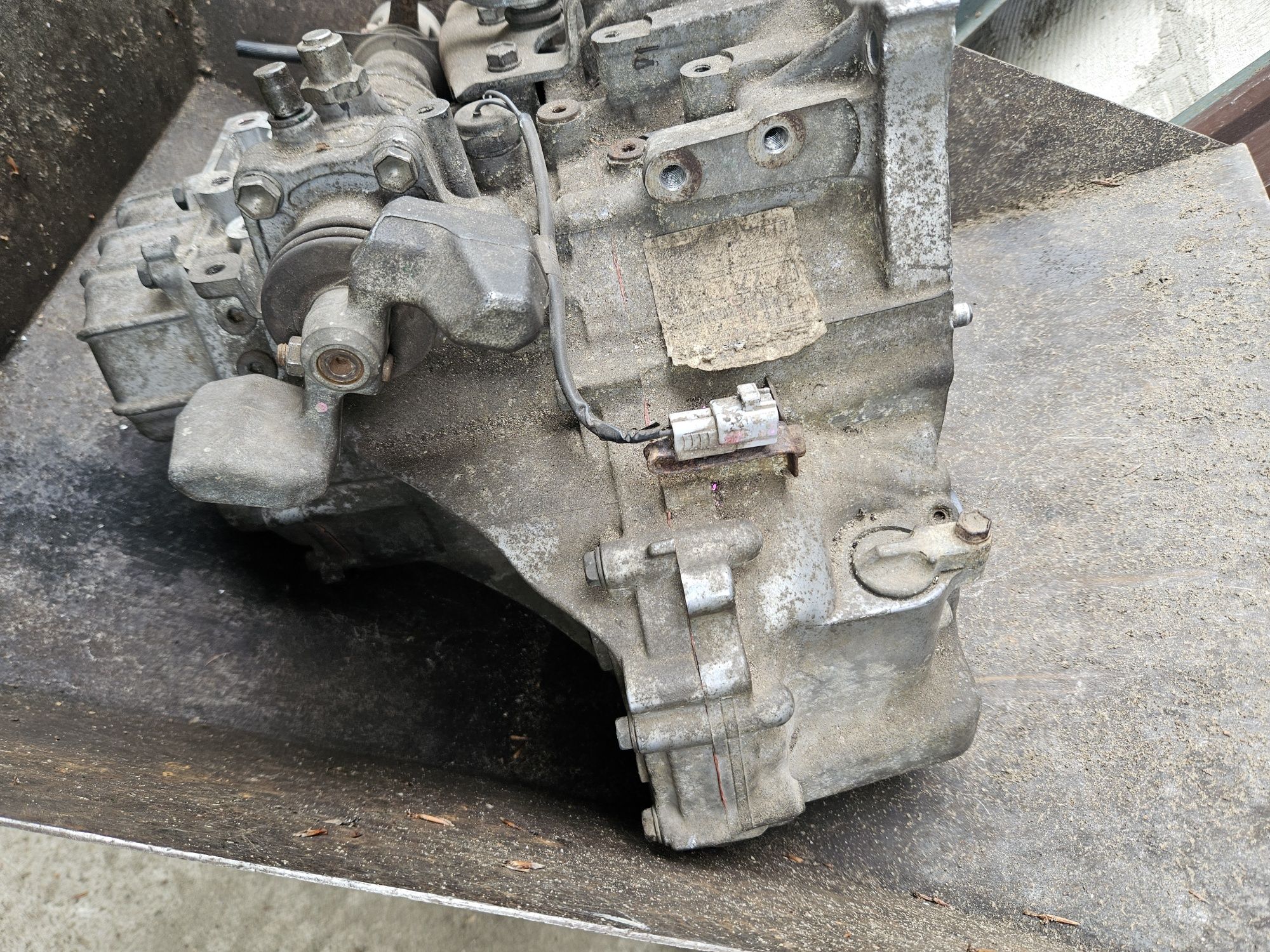 Skrzynia biegów manualna 5 biegowa toyota Yaris 1.4d 2006r