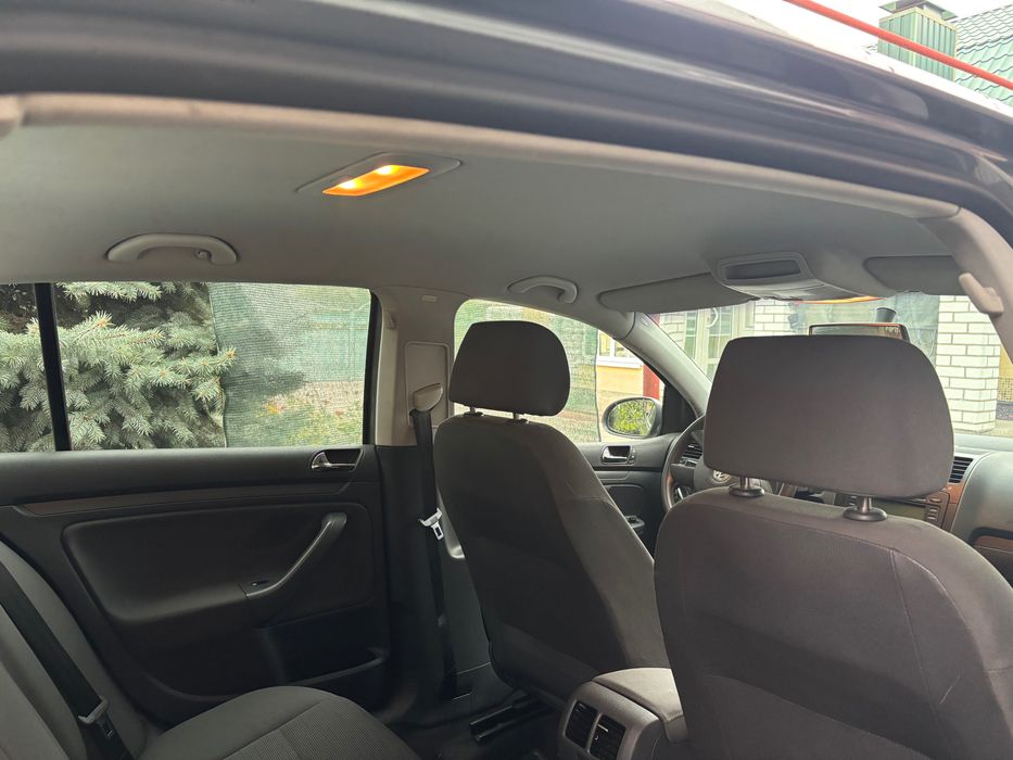 Продам Volswagen Golf 5 1.6 MPI