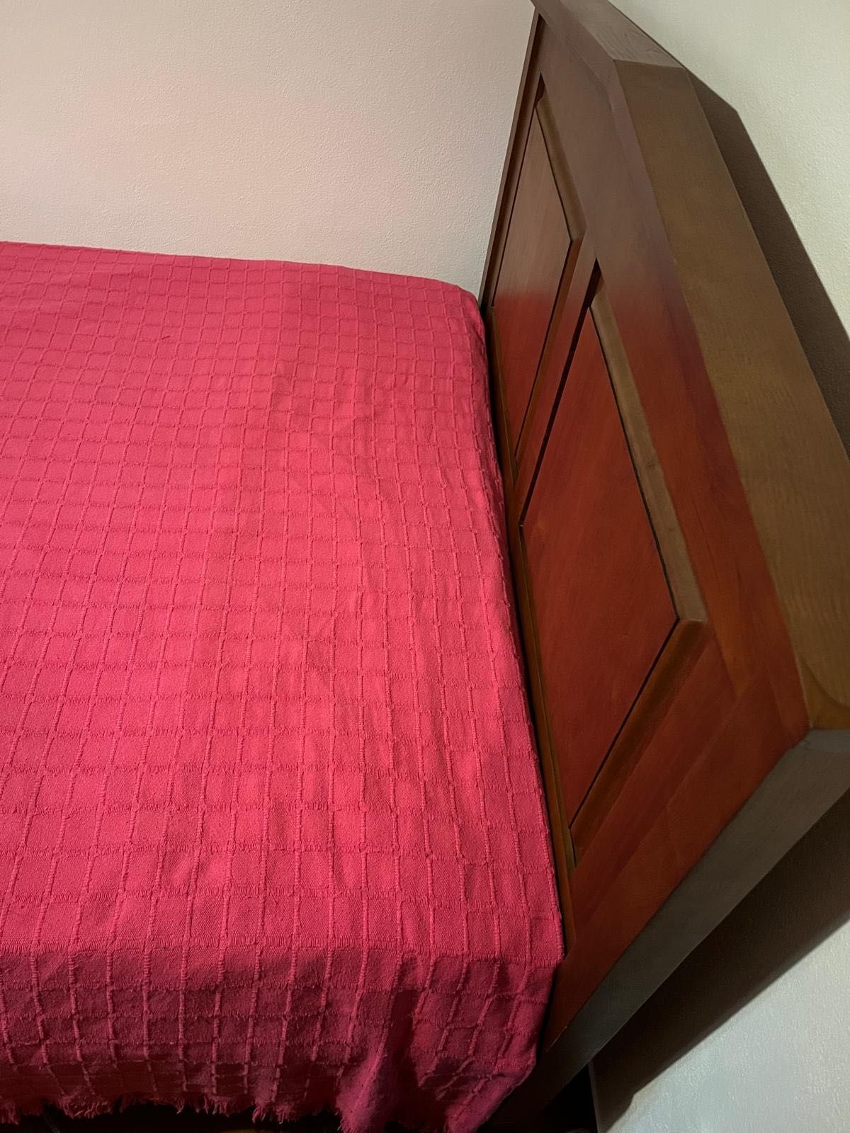 Cama de casal + colchão + 2 mesas cabeceira