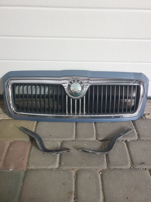 Решітка капоту Октавія тур