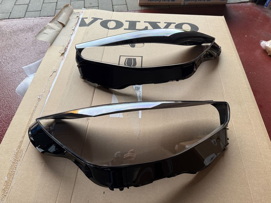 Скло фари Volvo XC40 C40 22-25рік