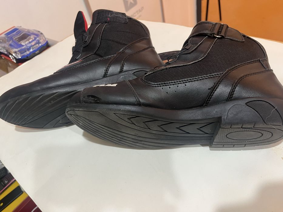 Продам мотоциклетные ботинки FLM 44р