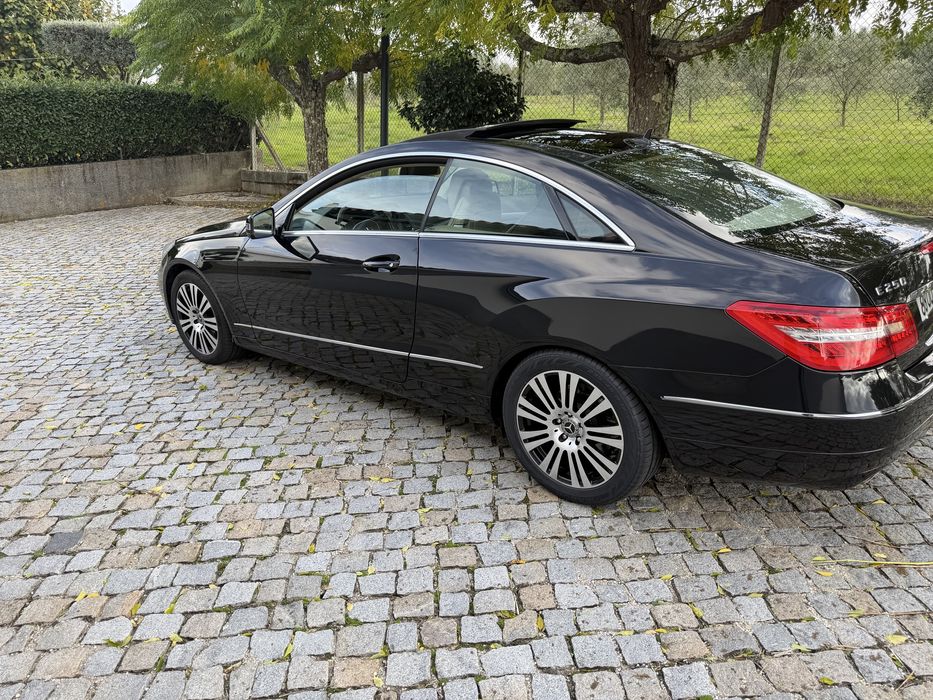 Mercedes E250 coupe novo