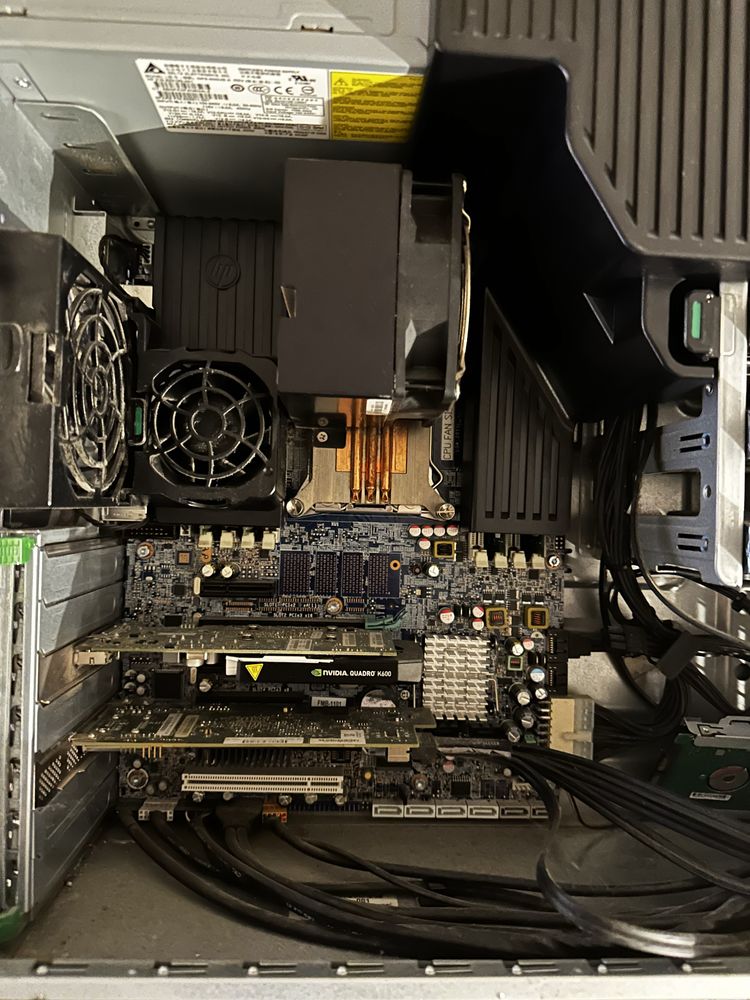 Komputer stacjonarny Hp Z420 Workstation.