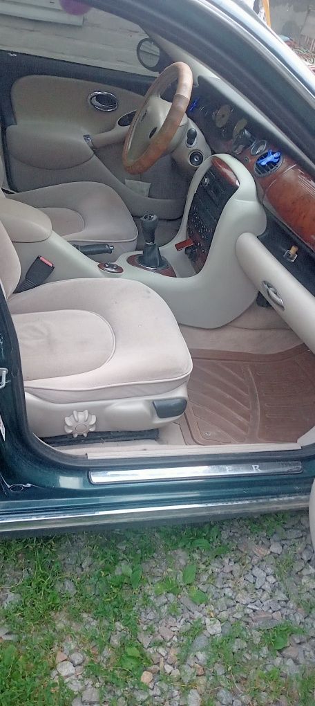 Продаю машину Rover 75