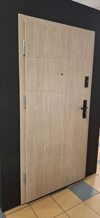 KMT-drzwi wewnątrzklatkowe powystawowe
