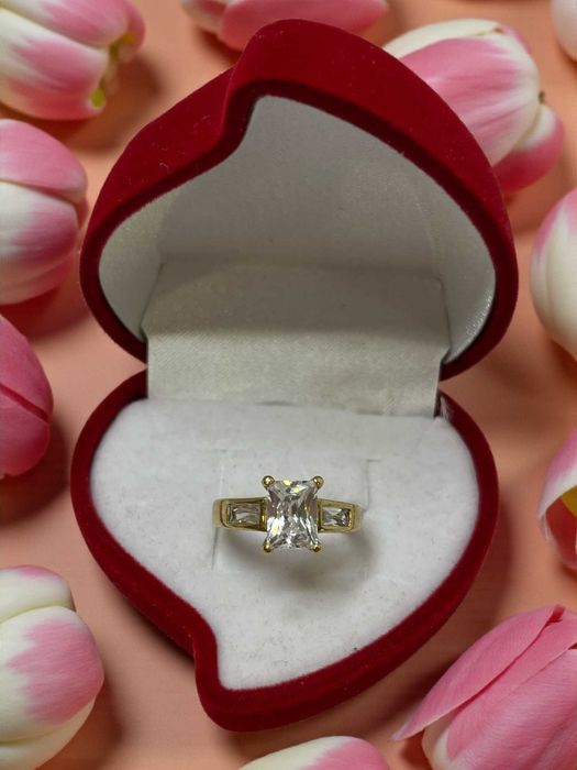 Śliczny pierścionek z dużym prostokątnym oczkiem 3,15 (G) / 585 / R. 9