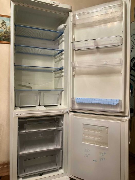 Холодильник Индезит б/у в хорошем состоянии