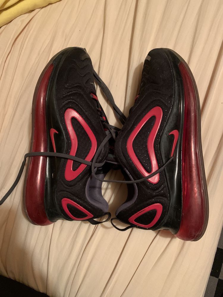 Nike air max 720 pretos e vermelho