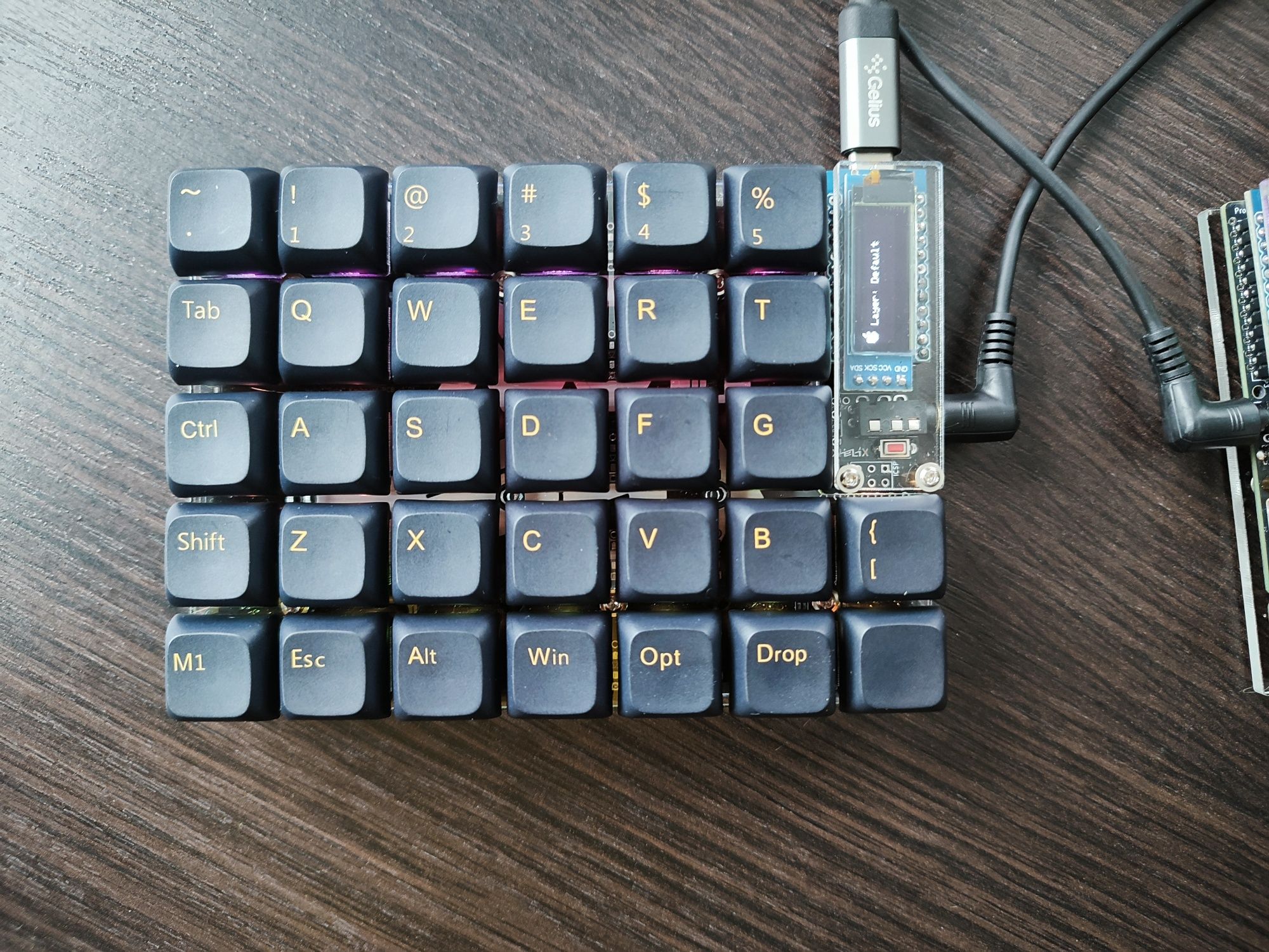 Ортолінійна спліт клавіатура Helix Keyboard RGB