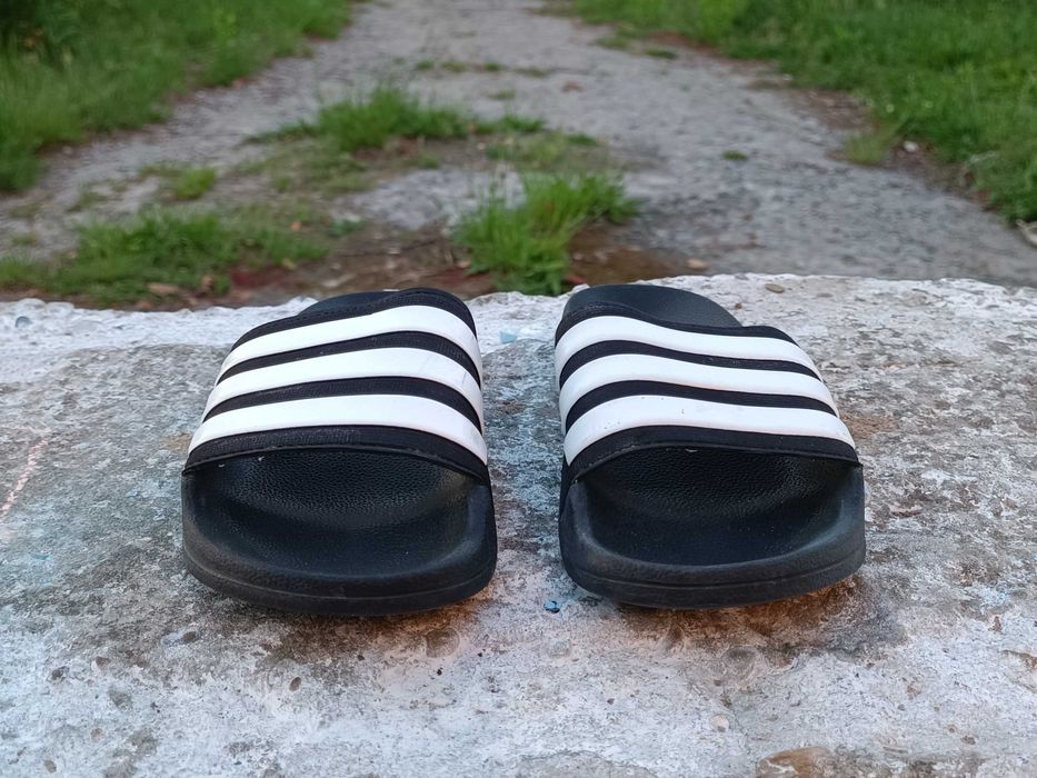 Жіночі класичні шльопки Adidas