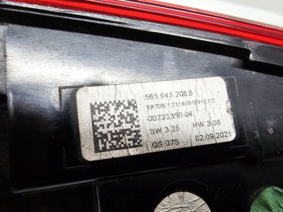 SKODA KODIAQ 565 lampa prawa tylna tył LED