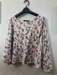 Blusa Bershka cor-de-rosa florida