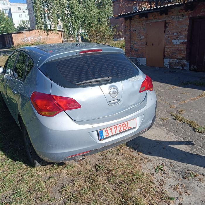 Автомобіль opel astra j на ходу