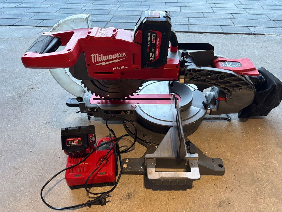Piła ukośnica milwaukee