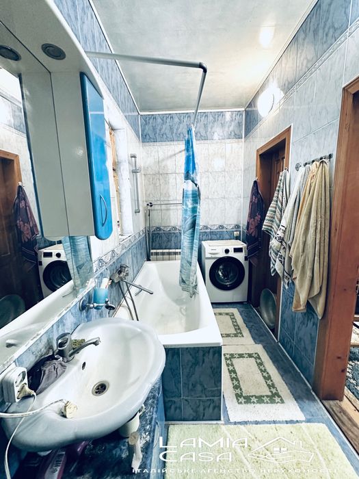 Продаж двох будинків в Годилові. 5 хв від Героів Майдану