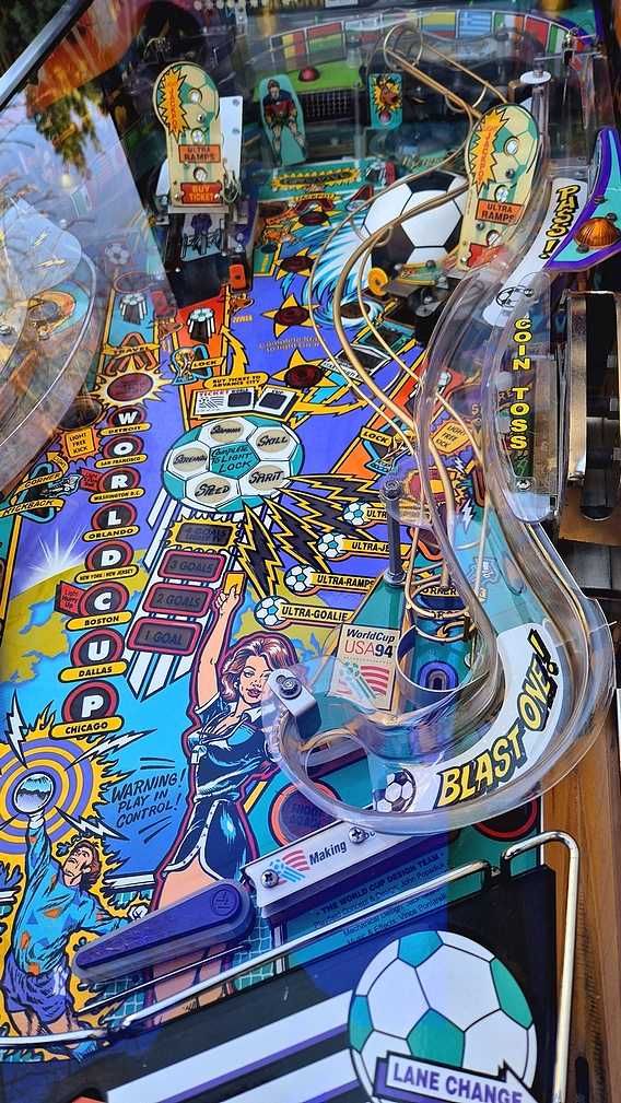 flipper WORLD CUP SOCCER 94 i SCARED STIFF - Bardzo ładne i zadbane