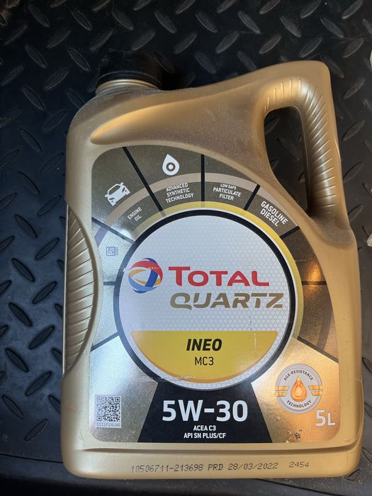 Продається моторне масло Total 5w30 Quartz