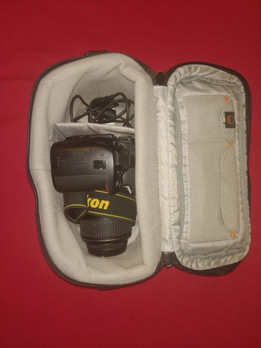 Дзеркальна камера Nikon D5000 18-55VR Kit+сумка LowerPro Cirrus 140