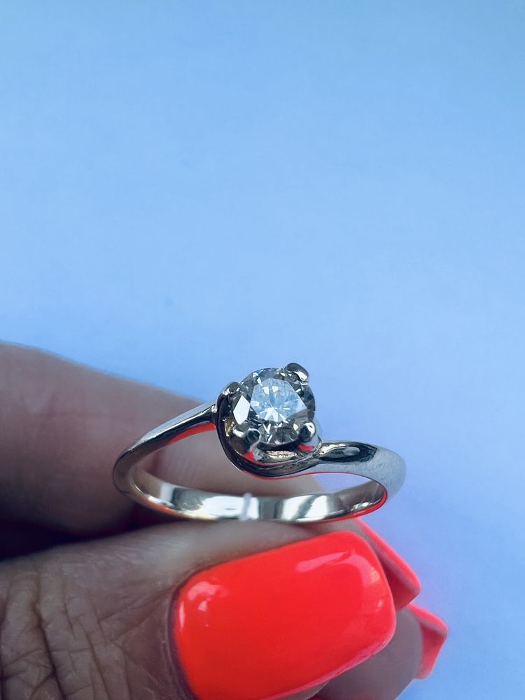 Бомбезное золотое кольцо с бриллиантом 0,23ct белое золото 585 проба