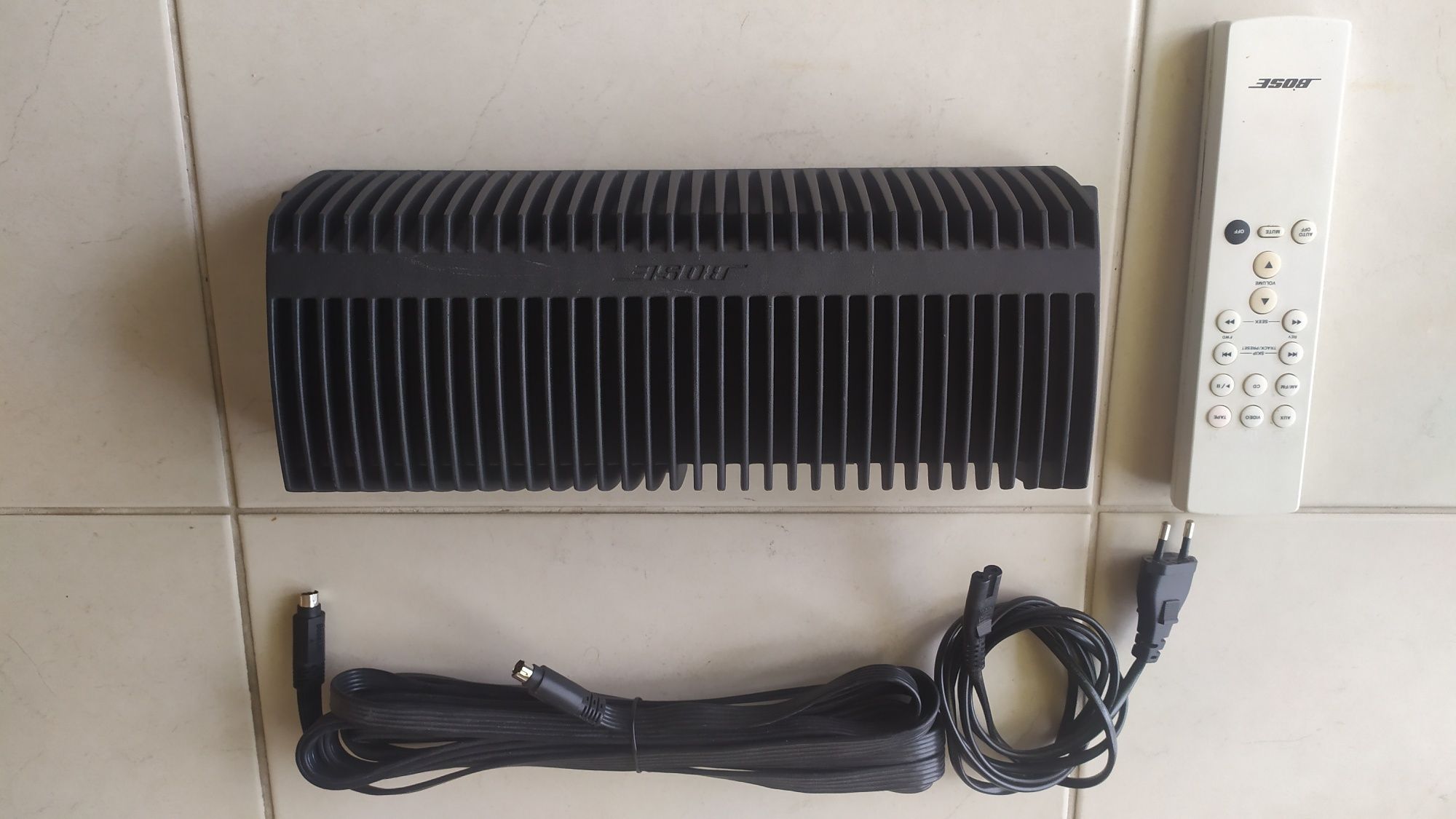 Amplificador BOSE SA-3 100W x 2 (RMS) com controle d som independente