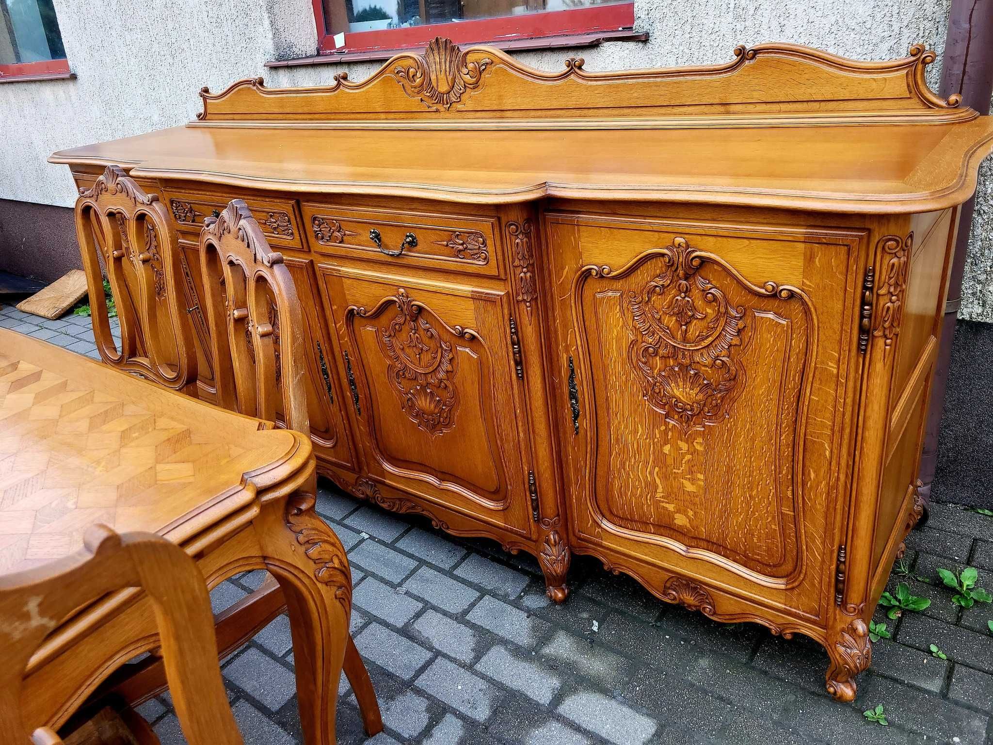 Zestaw mebli do salonu w stylu ludwikowskim.