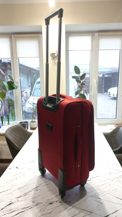 Чемодан на колёсиках