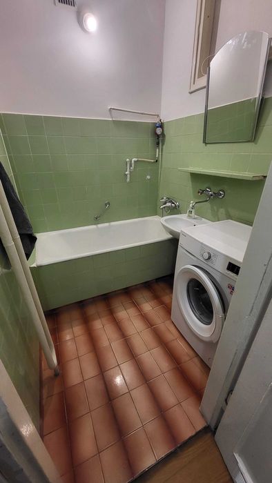 Nowa Huta ok. pl. Centralnego, pokój w mieszkaniu trzypokojowym