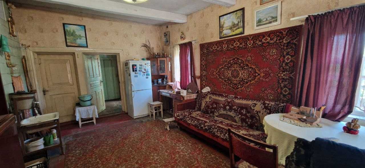 Будинок в селі Халявин