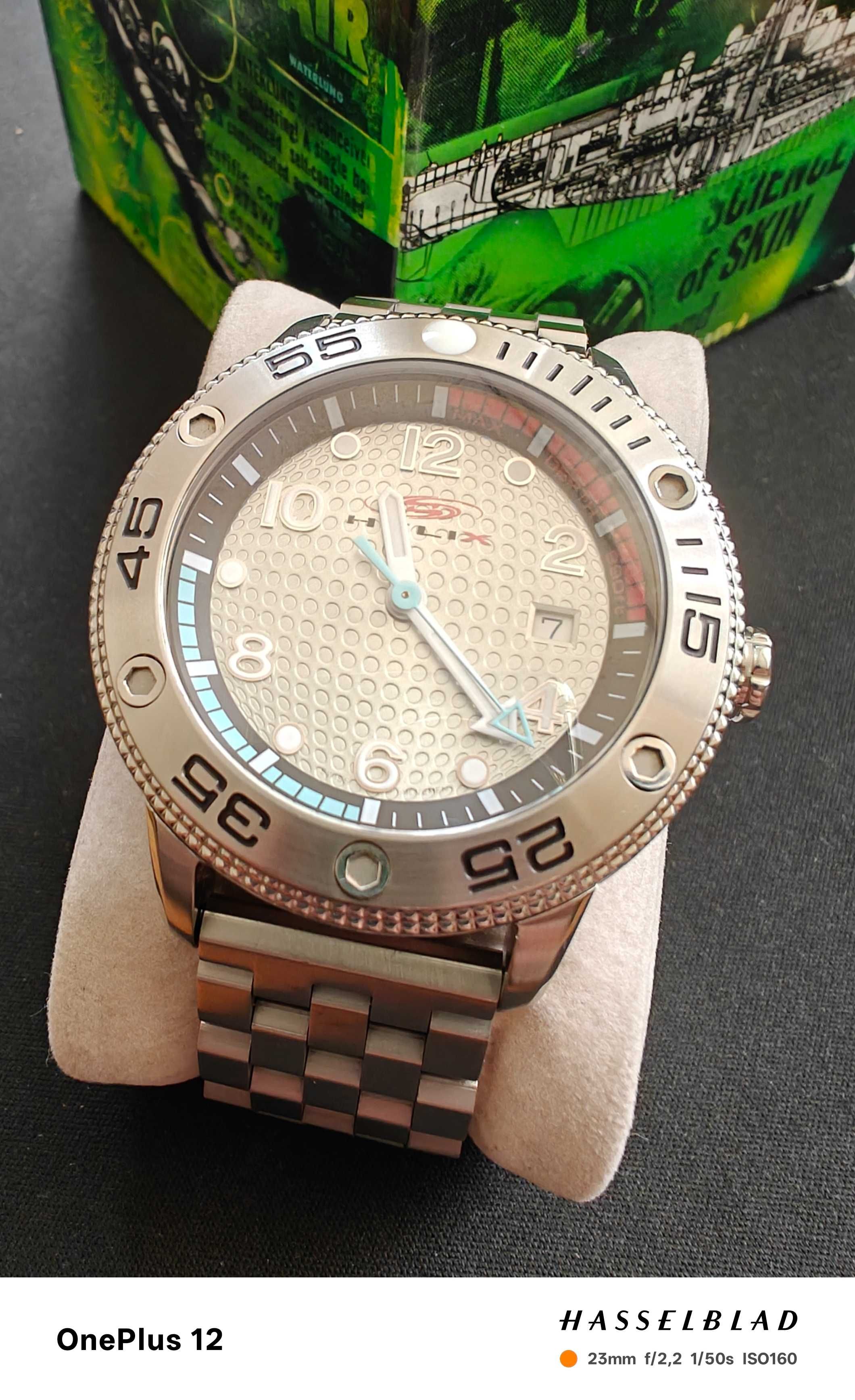 Zegarek Helix Octo Diver - 300m, Swiss Movement, Szafir