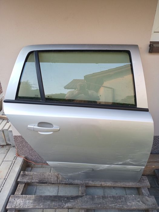 Opel Astra H drzwi prawe