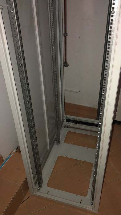 Szafa RACK stojąca 19" 42U 600x1000mm