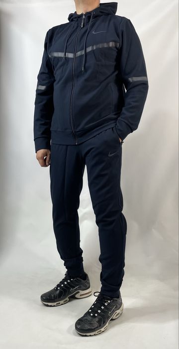 Мужской спортивный костюм сезон осень в синем цвете