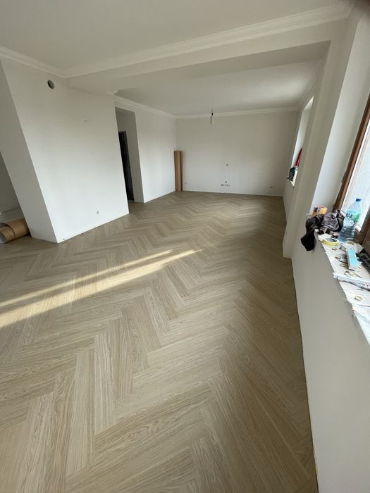 Panele winylowe klejone